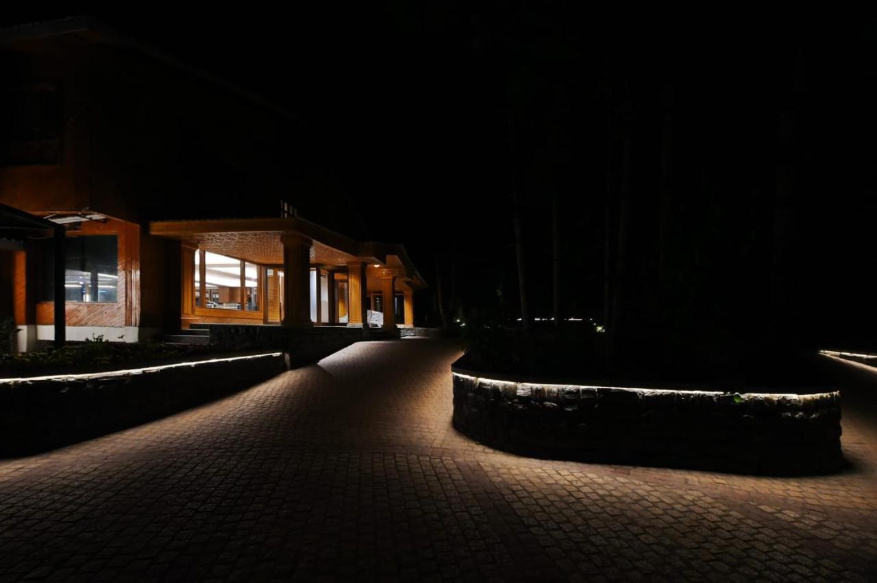 Radisson Golf Resort Pahalgam Exterior photo
