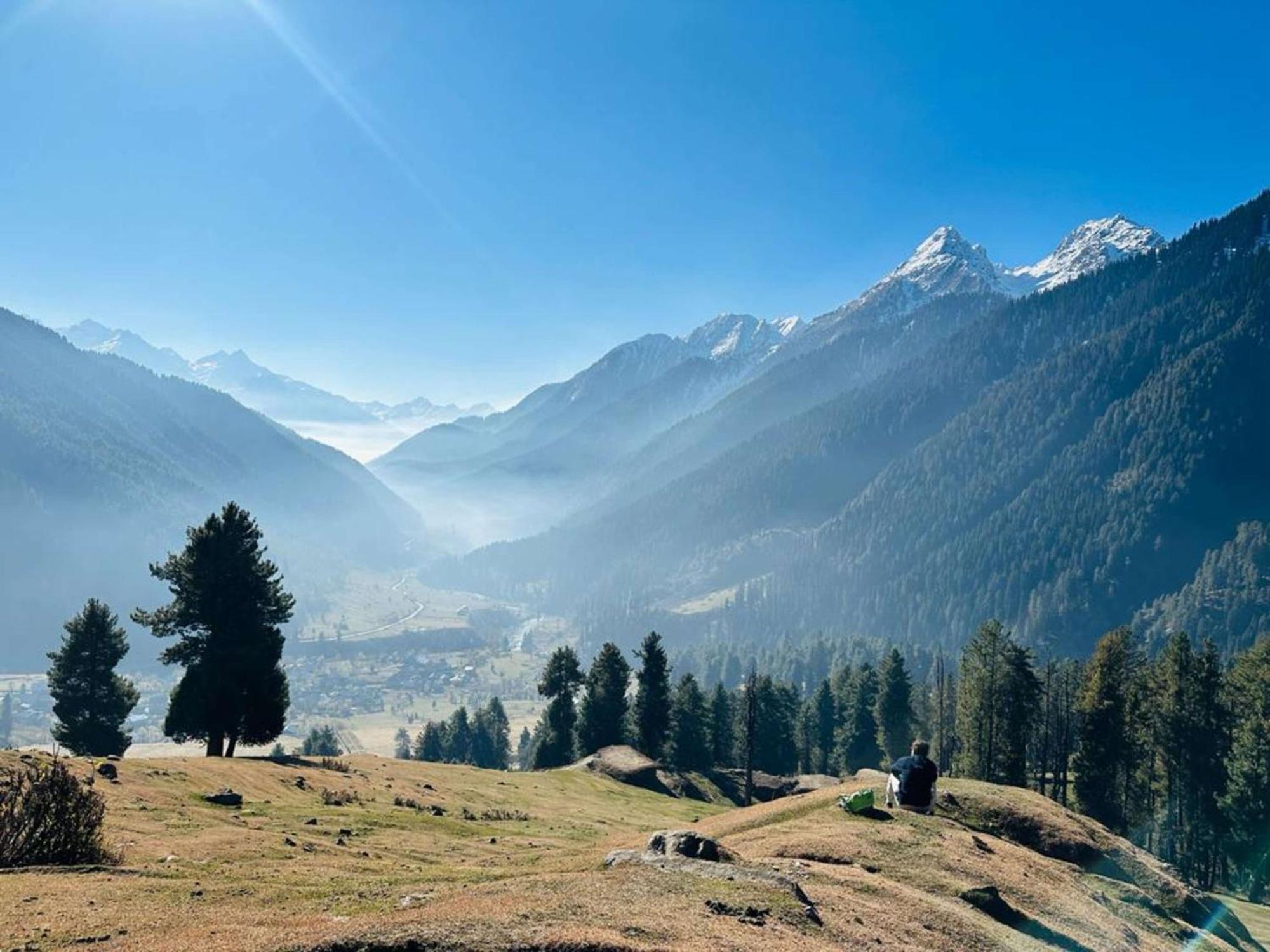Radisson Golf Resort Pahalgam Exterior photo